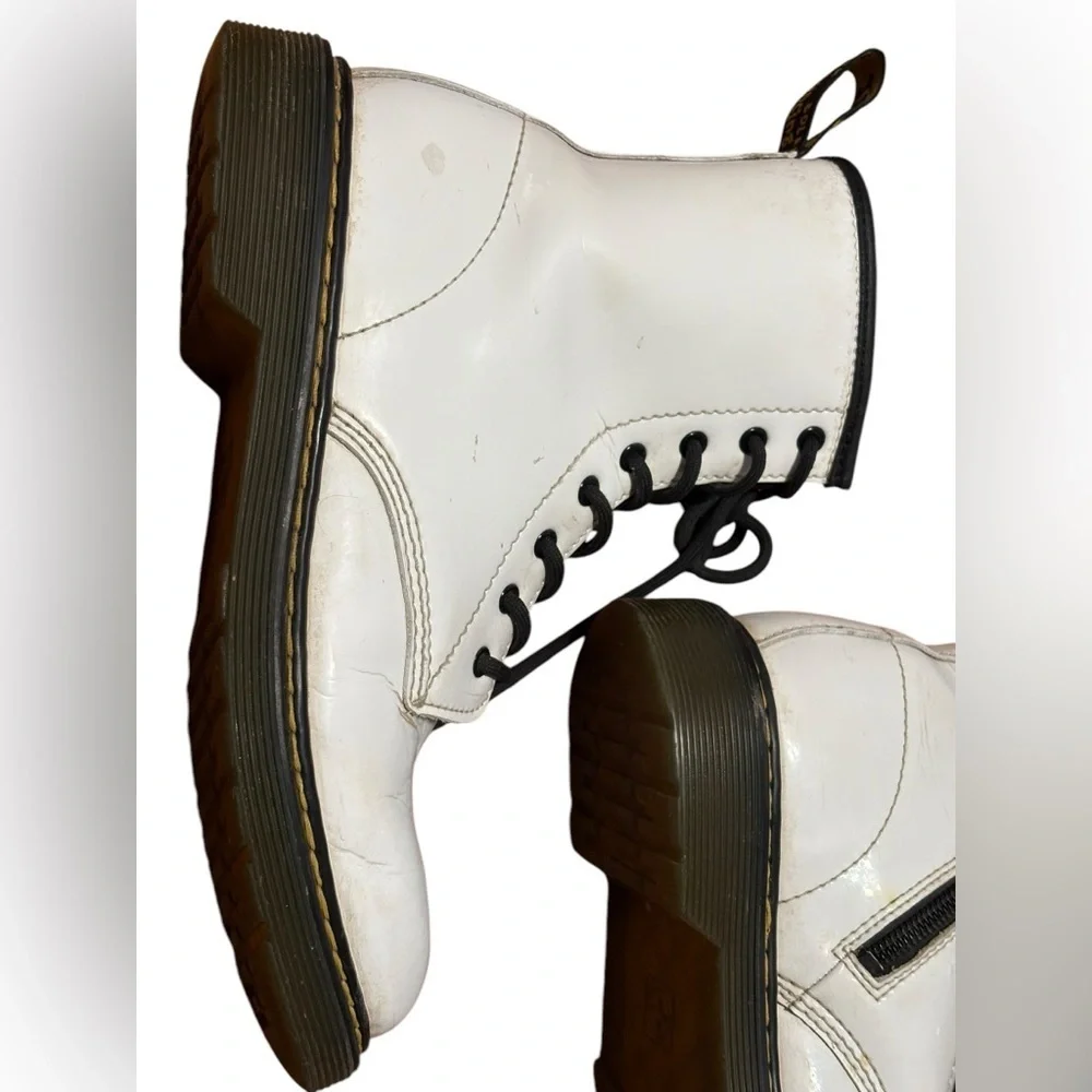 SOLD
Dr. Martens White T Zavala 8 Eyelet Combat Boot EU 37 US L 6 US M 5 UK 4 - Picture 9 of 15